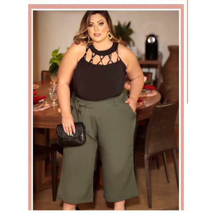 Calça Capri Plus Size Feminina Verde Militar - Estilo Próprio Moda Feminina  Plus Size de Verdade - Loja Online