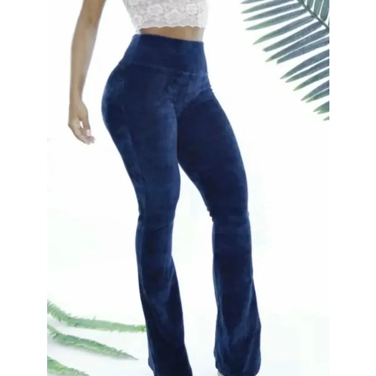 Calça flare em store veludo