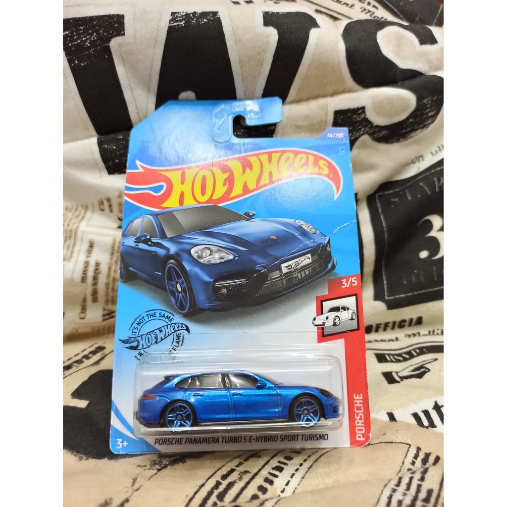 Carrinho Hot Wheels Porsche Panamera Turbo Sport Azul em Promoção na  Americanas