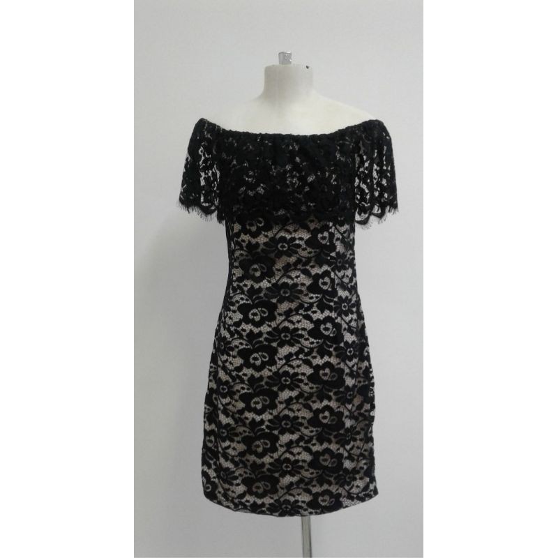 Vestido renda preto hot sale com forro bege