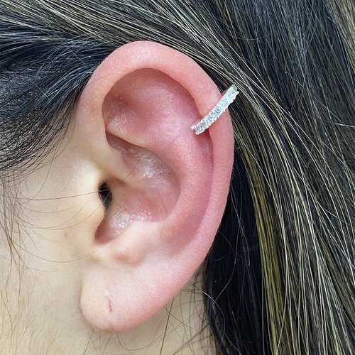 Piercing Fake Orelha Branco Cartilagem Folheado Ouro Par - Shelook