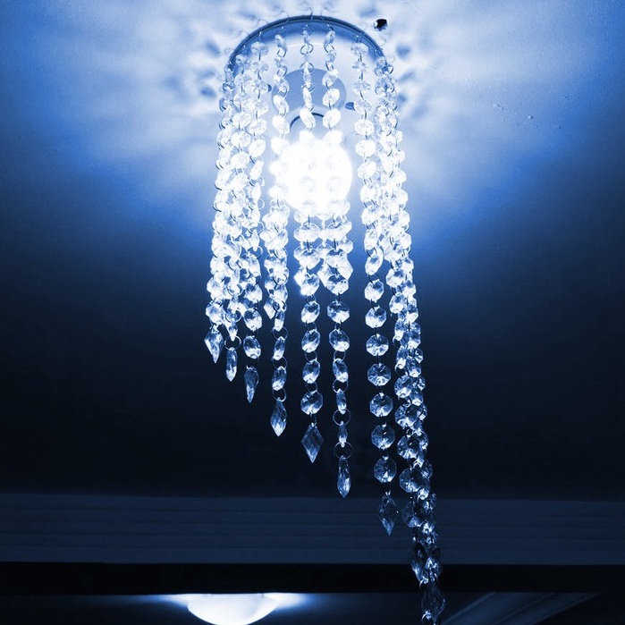 Lustre luminaria de teto pendente Cristal Acrilico 46 Cm com Iluminação Azul Para quarto