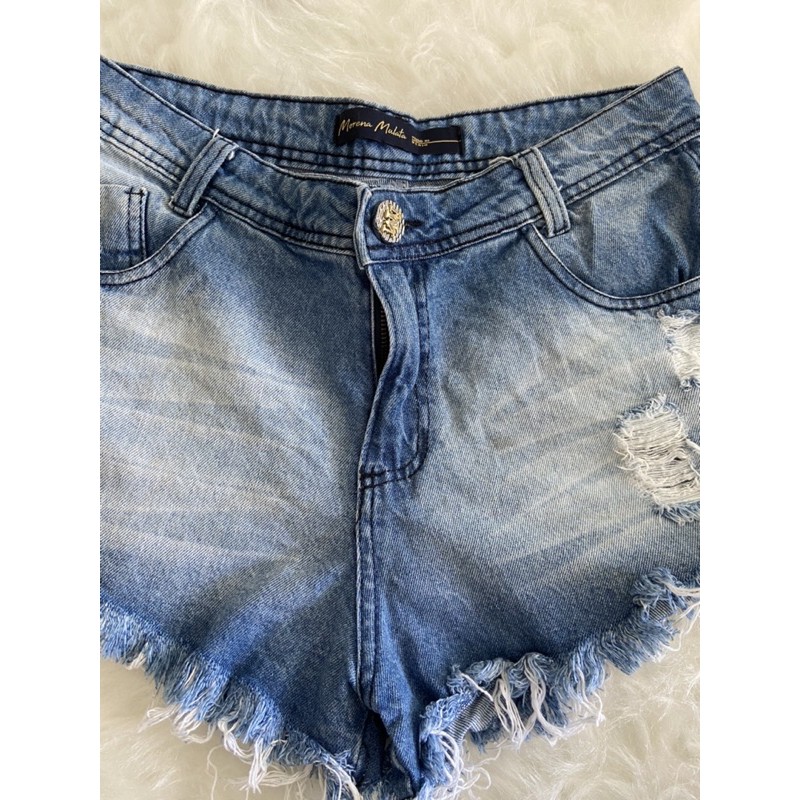 Morena de short sales jeans