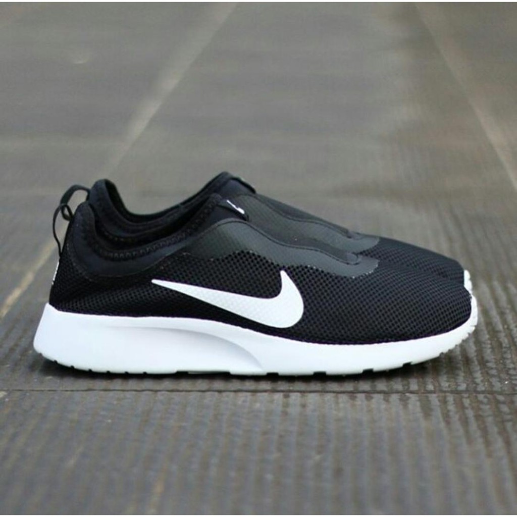 Nike tanjun store slip on