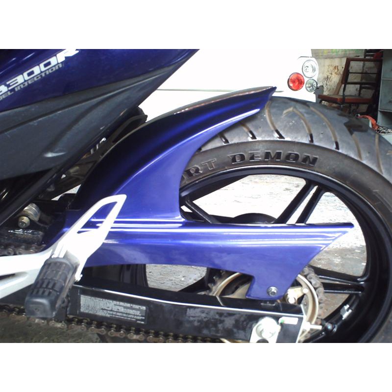 Paralama traseiro e frentezinha para CB300, com pintura na cor da moto.