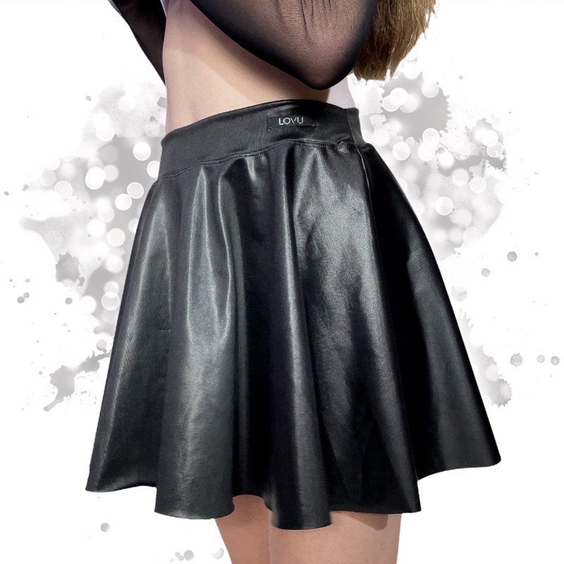 Saia Rodada Preta Brilhante Metálica Solta Emo Egil aesthetic Indie Burguesa Euphoria Plussize