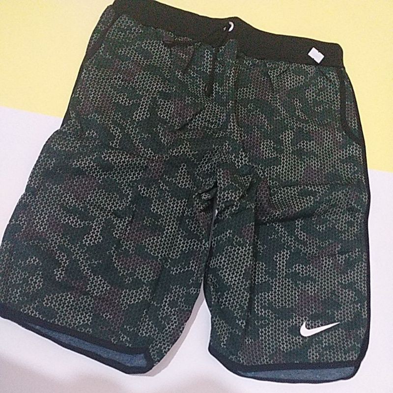 Bermuda moletom sales camuflada nike