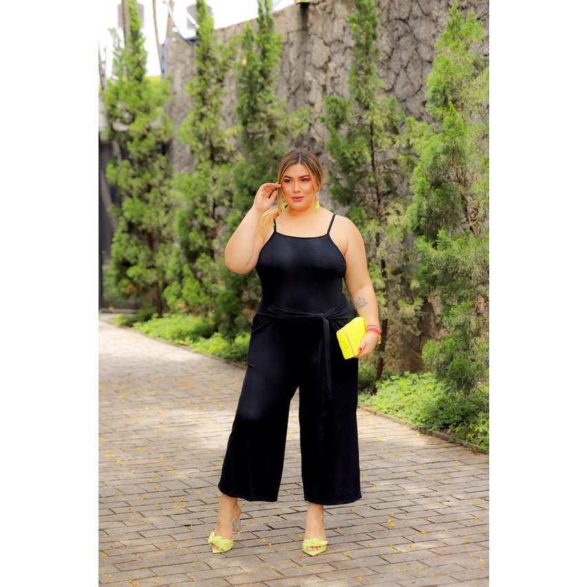 Macacão pantacourt plus size hot sale preto