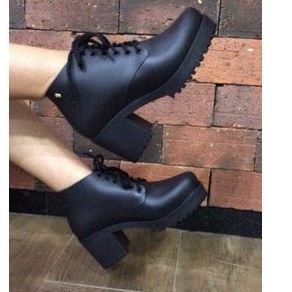 Botas cano best sale curto melissa