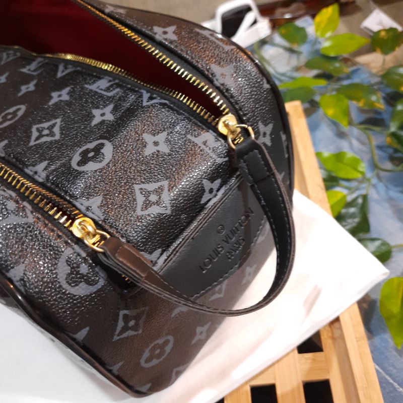 Bolsa Necessaire Unissex Louis Vuitton porta chuteira porta cosméticos  porta objetos