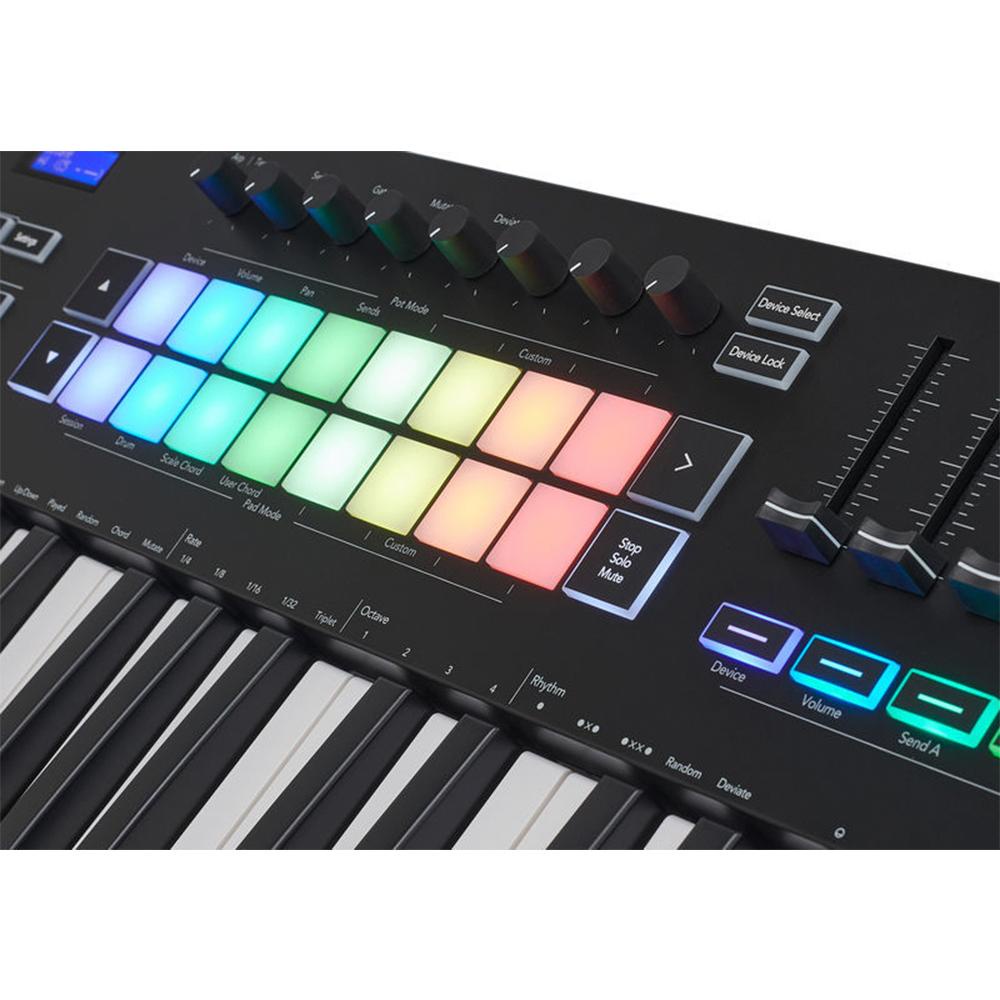 Teclado Controlador Novation Launchkey 49 MK3 MIDI 49 Teclas
