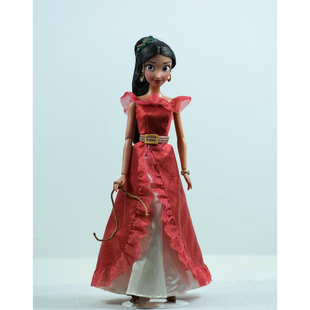 Boneca Elena de avalor disney store que canta vestido vermelho