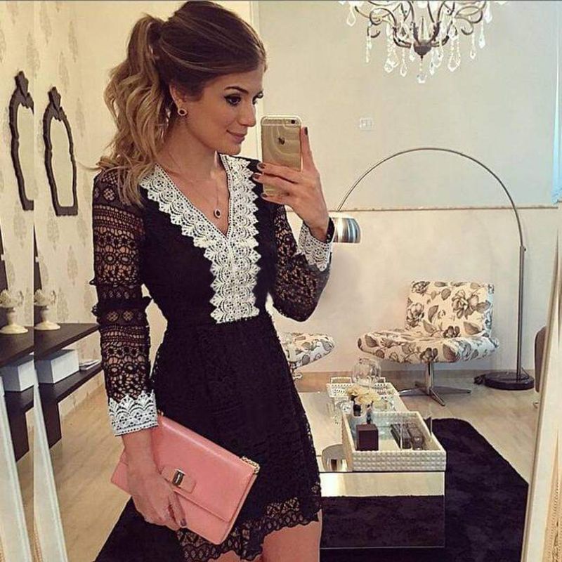 Vestido curto com manga longa em renda