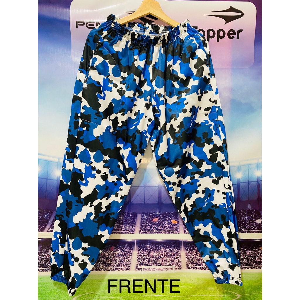 Calça best sale camuflada folgada