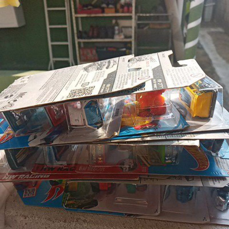 Hotwheels Diversos Modelos.miniaturas Die Cast Hotweels Escala 1:64 Algumas Embalagens Estão Avariadas.