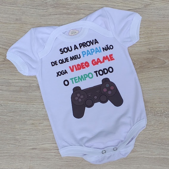 Body Sou A Prova Que O Papai Não Joga Free Fire O Tempo Todo Com Nome na  Camiseteria S.A.