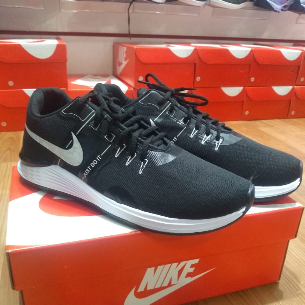 Black best sale zoom nike