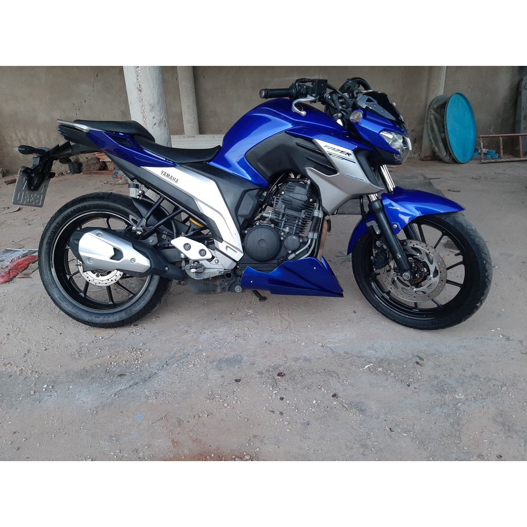 Spoiler para nova fazer 250, enviamos pintado na cor azul ou preto.