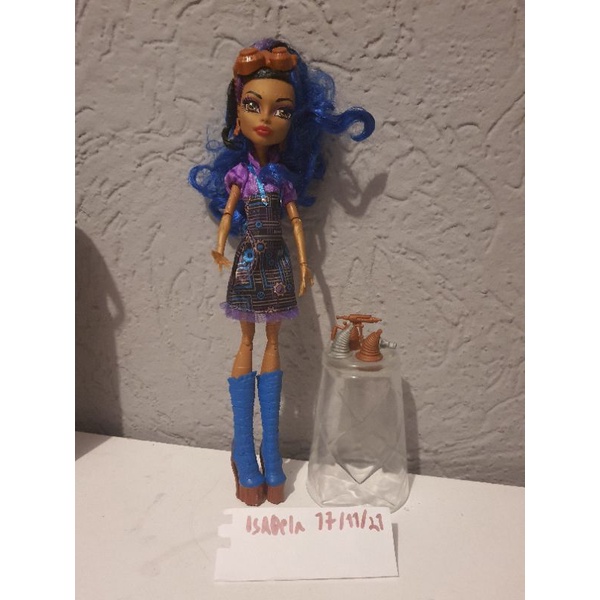 Boneca Monster High Robecca Aula de Arte - Mattel - A sua Loja de  Brinquedos, 10% Off no Boleto ou PIX