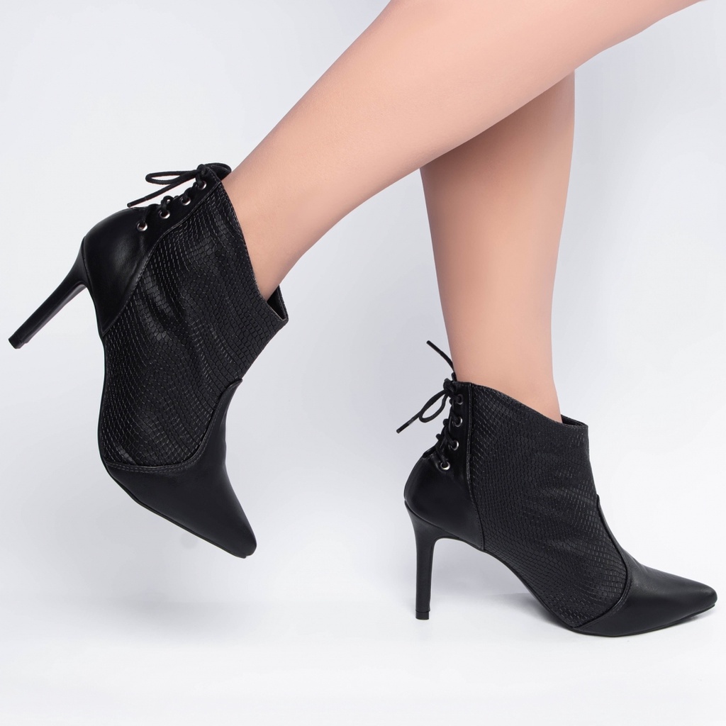 Ankle boot bico hot sale fino salto baixo