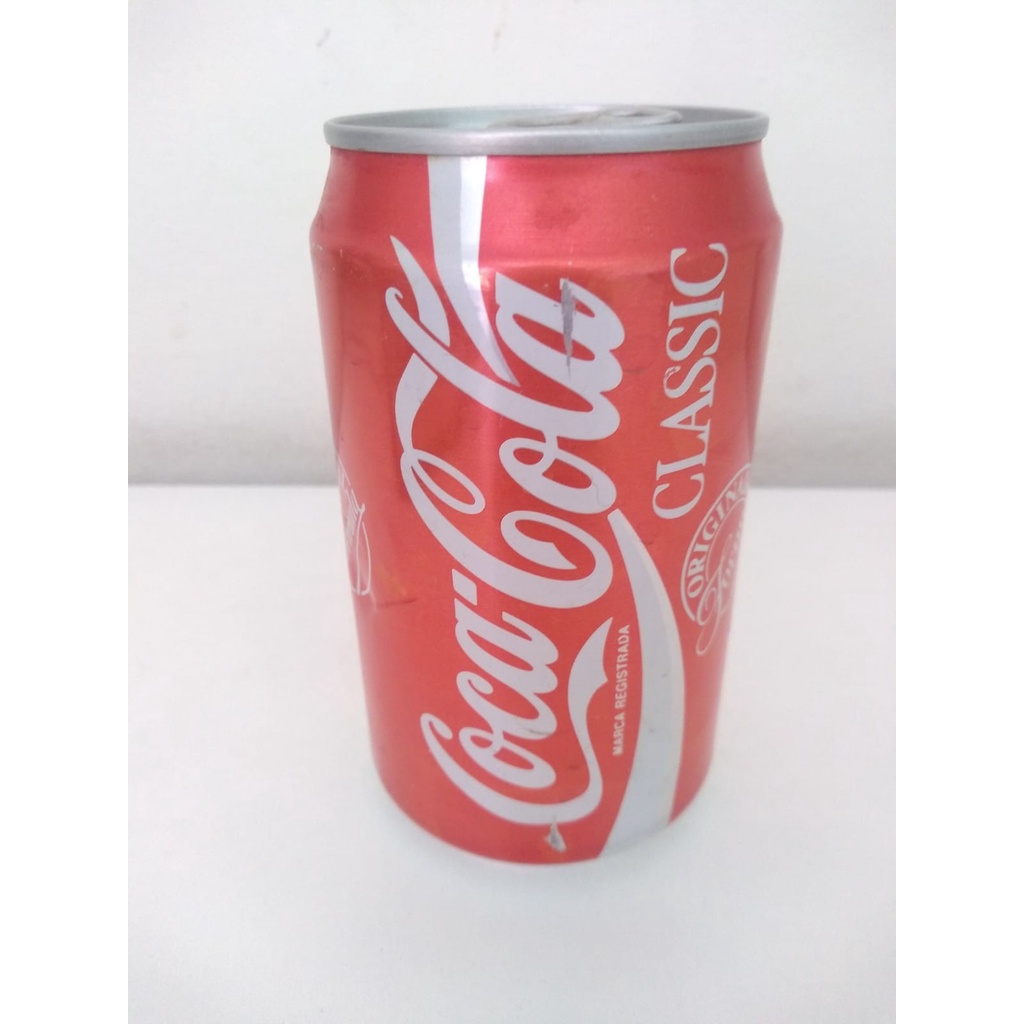 Lata de refrigerante Coca-Cola importada 