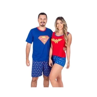 2 Pijamas Adultos Casal Curtos Super Herói Mulher Maravilha Super Homem