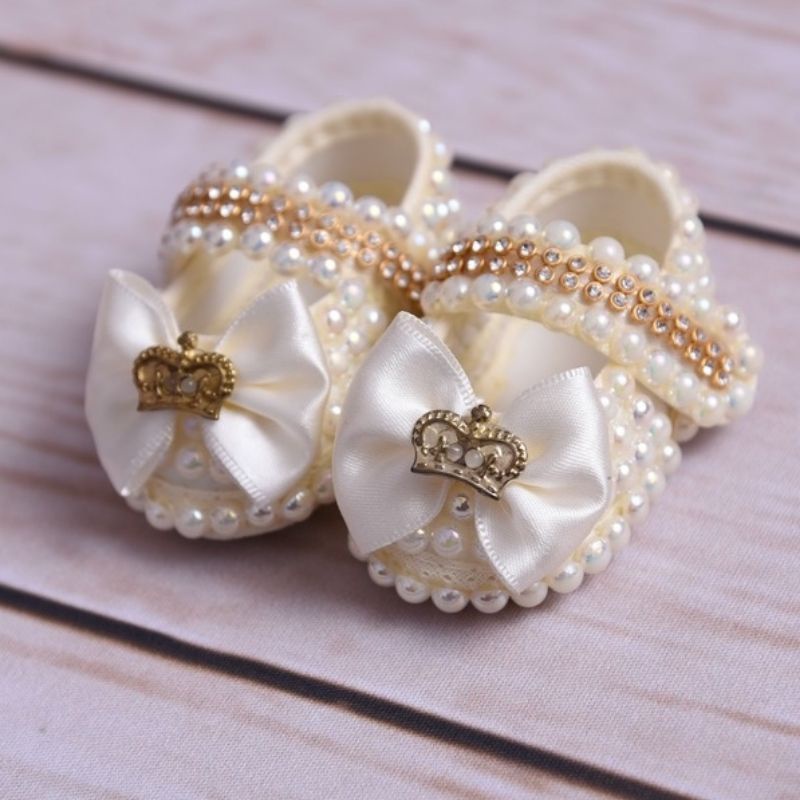 sapatinho para bebe feminino customizado com perolas e laco com coroa ...