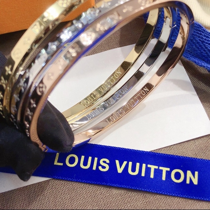 Achadinhos da shô on X: Louis Vuitton LV pulseira (19cm) feminina e  masculina casal acessórios joias    / X