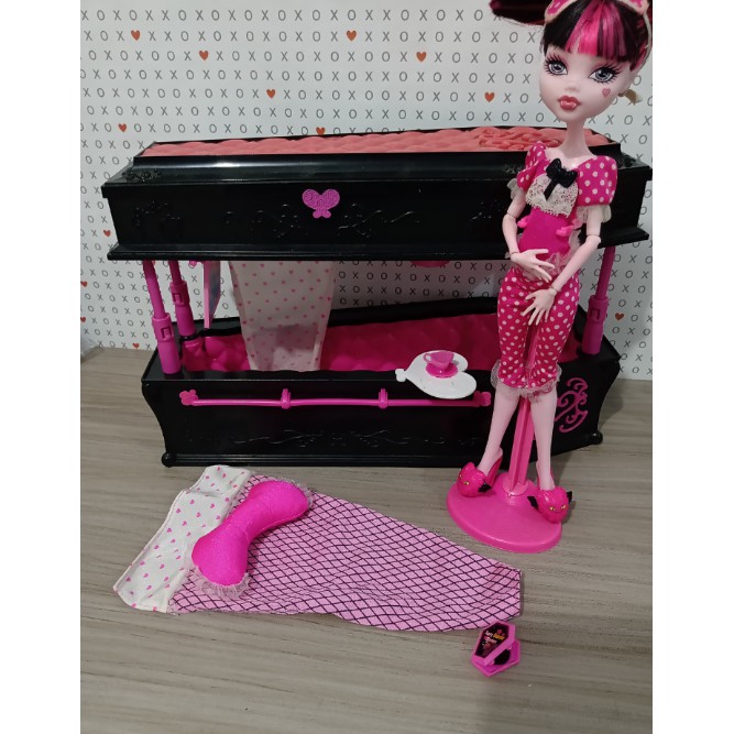 Monster high Draculaura com caixão | Shopee Brasil