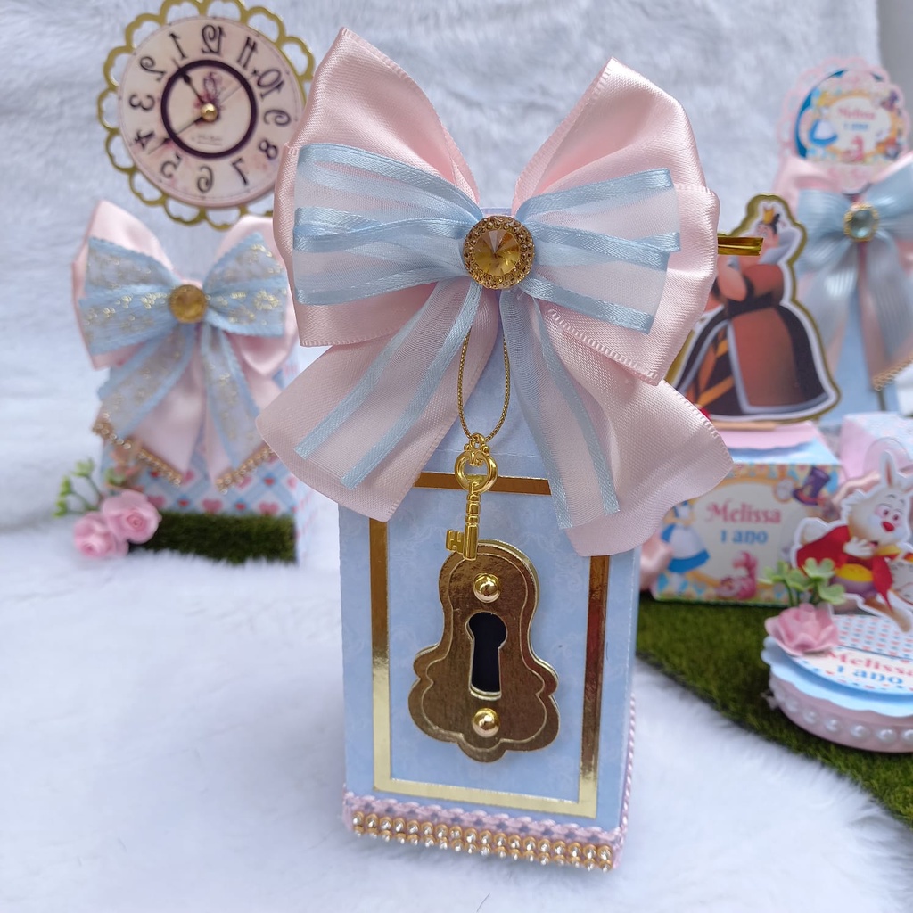 Kit personalizado de luxo Alice no pais das maravilhas 36