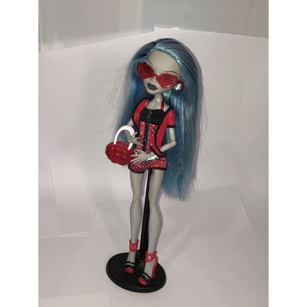 gloom beach ghoulia