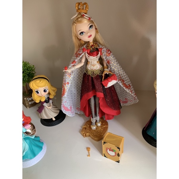 Boneca Ever After High Apple White Legacy Day
