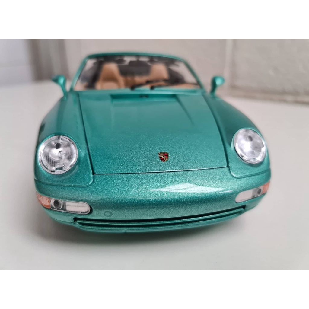 Minichamps 1:18 Porsche 911 (992) Carerra 4S preto