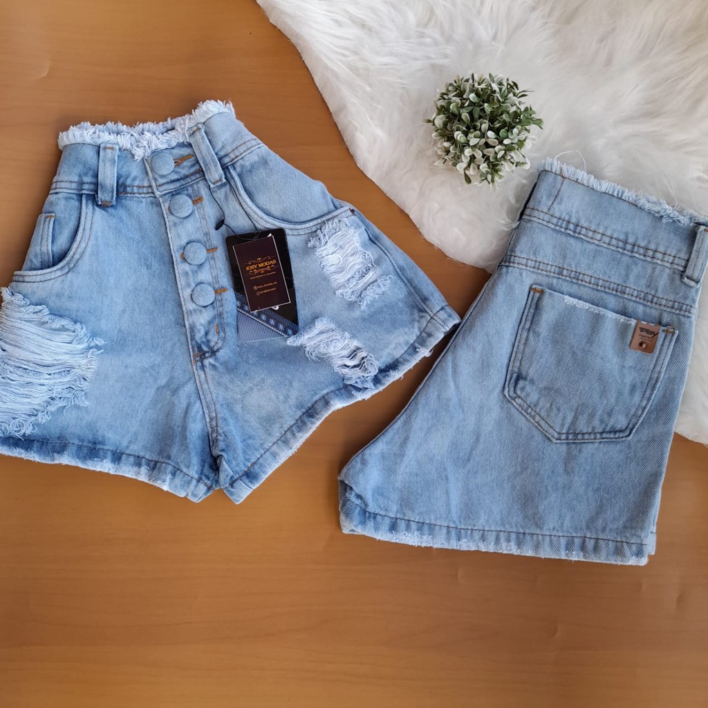 Short jeans feminino cintura alta desfiado e rasgadinho.