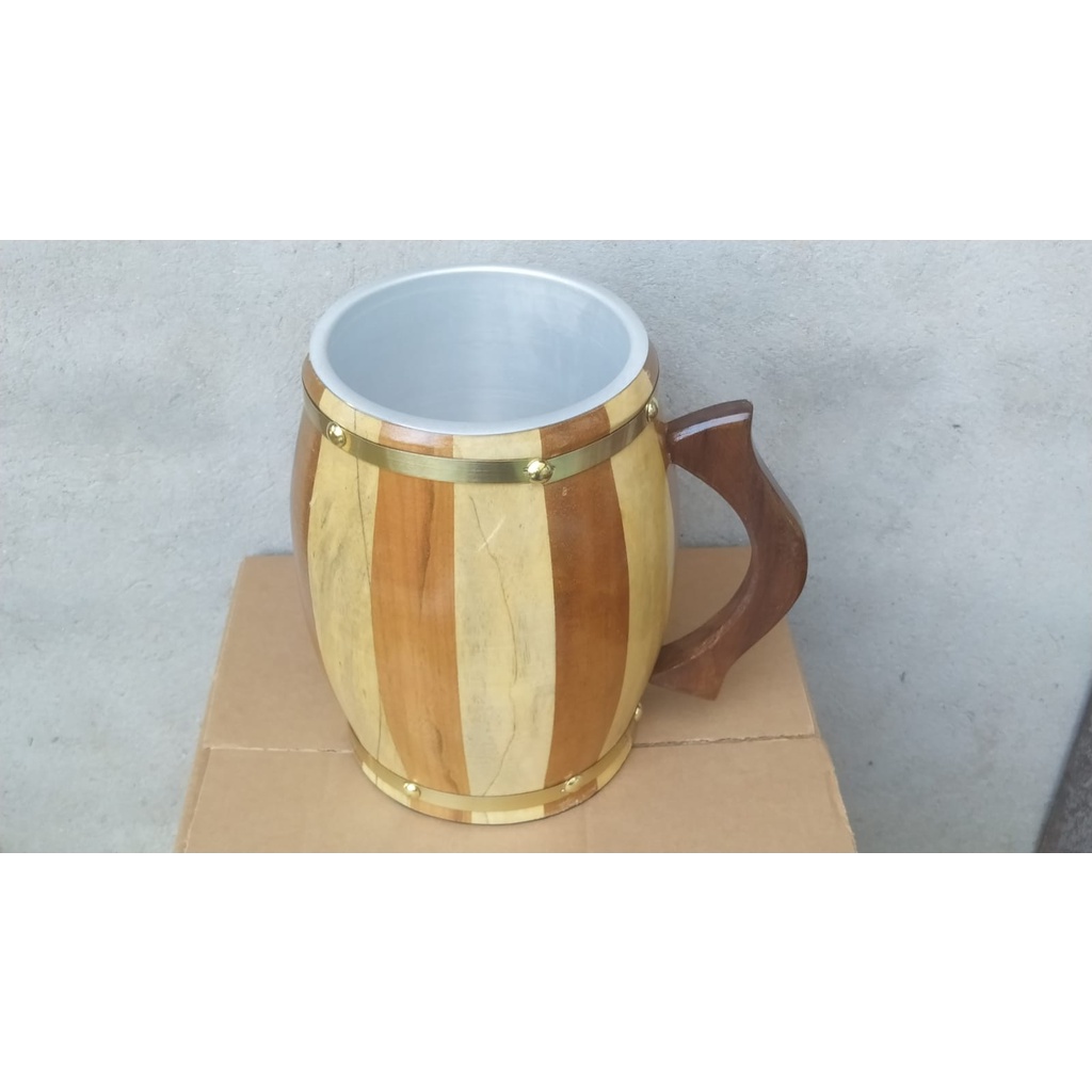 Caneca de Chopp Artesanal em Madeira Mescla 2 Litros Traje Típico