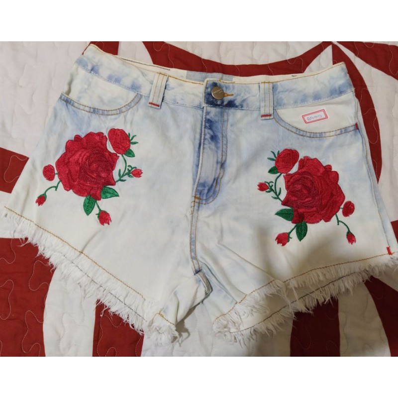 Short Jeans Cintura Alta com Manchas de Flores