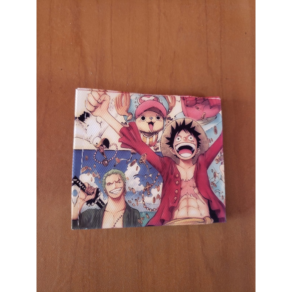 Carteira Dobrável com Estampa One Piece e Box de Metal Amarelo