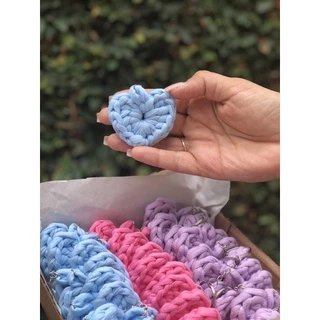 Kit 10 Chaveiros PREMIUM coração fio de malha lembrancinha / maternidade / chá de bebê / chaveirinho / casamento em Oferta na Shopee