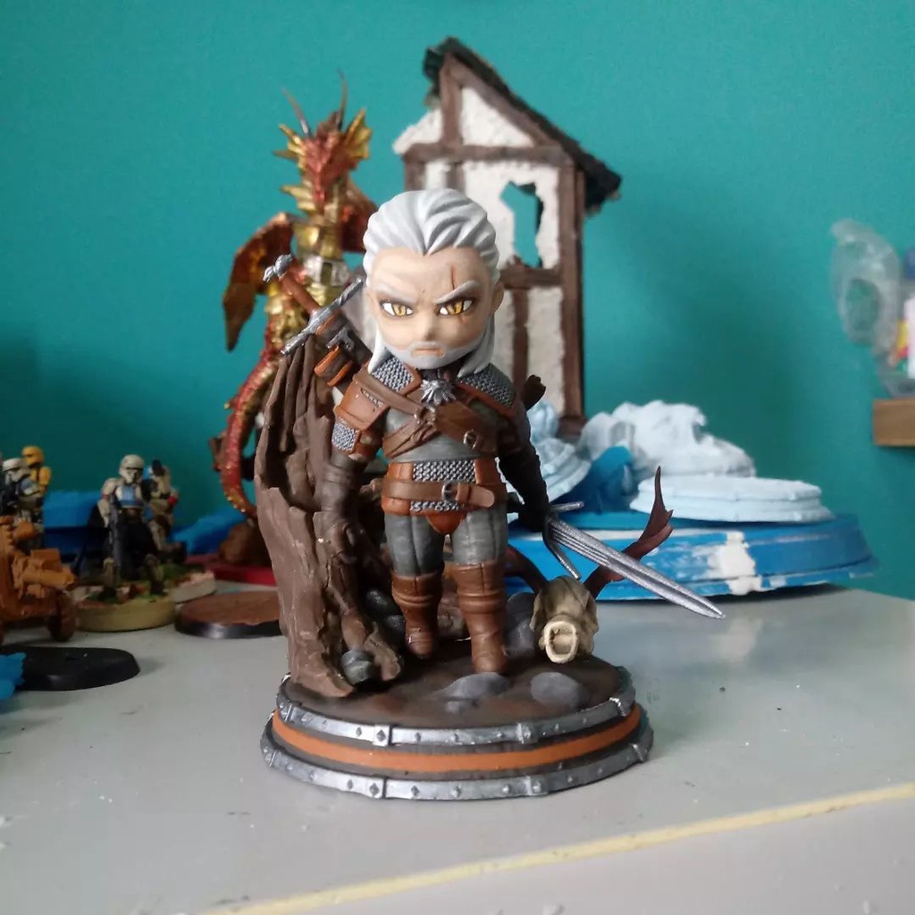 Estatueta The Witcher Geralt of Rivia Chibi pintada | Shopee Brasil
