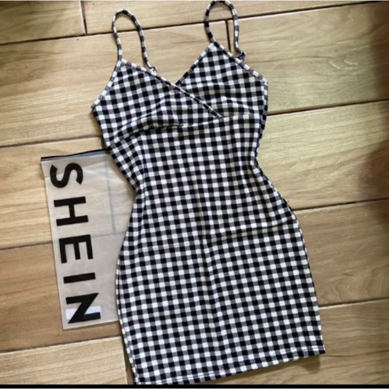 Vestido de festa Shein feminino longo rodado evasê com decote em V