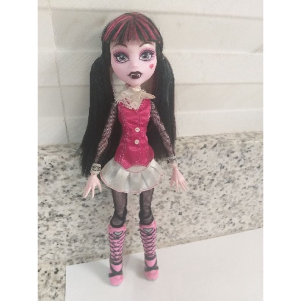 Boneca Monster High Draculaura Clássica Original Mattell - Desapegos de  Roupas quase novas ou nunca usadas para bebês, crianças e mamães. 212963