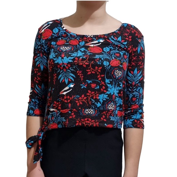 Blusa meia manga com detalhes nas costas estampada Tamanho M feminina