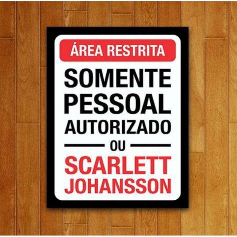 Placa Decorativa Área Restrita Scarlett Johansson