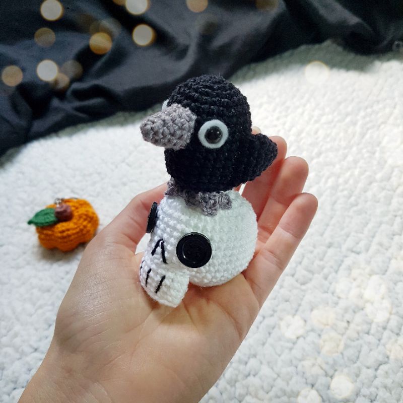 Mini Corvo / Mini Caveira Amigurumi Chaveiro ou Decoração / Halloween
