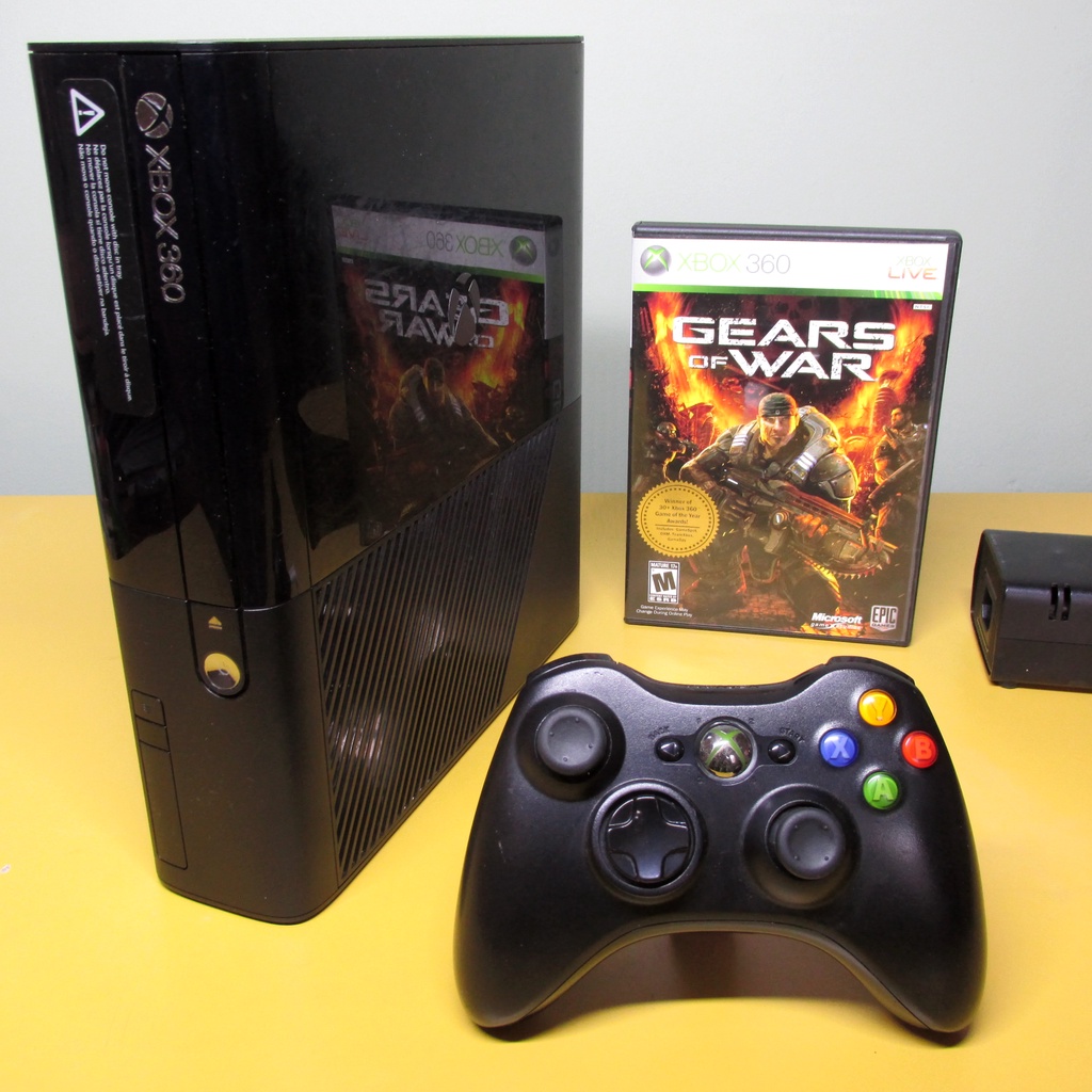 Console Xbox 360 Slim (Edição Limitada: Gears of War) - Microsoft (Usado -  Destravado) - Elite Games - Compre na melhor loja de games - Elite Games