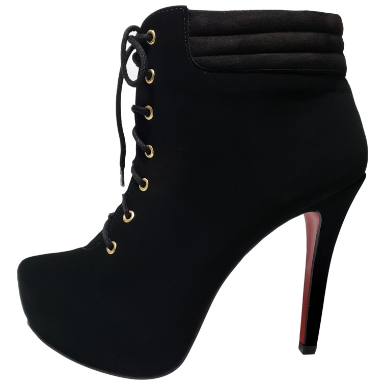 Ankle Boot Nobuck Preto com correntes