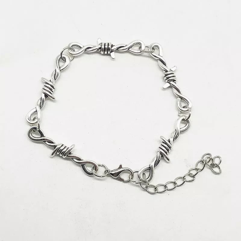 Pulseira unissex arame farpado e pingente de lâminas aesthetic goth gothic egirl
