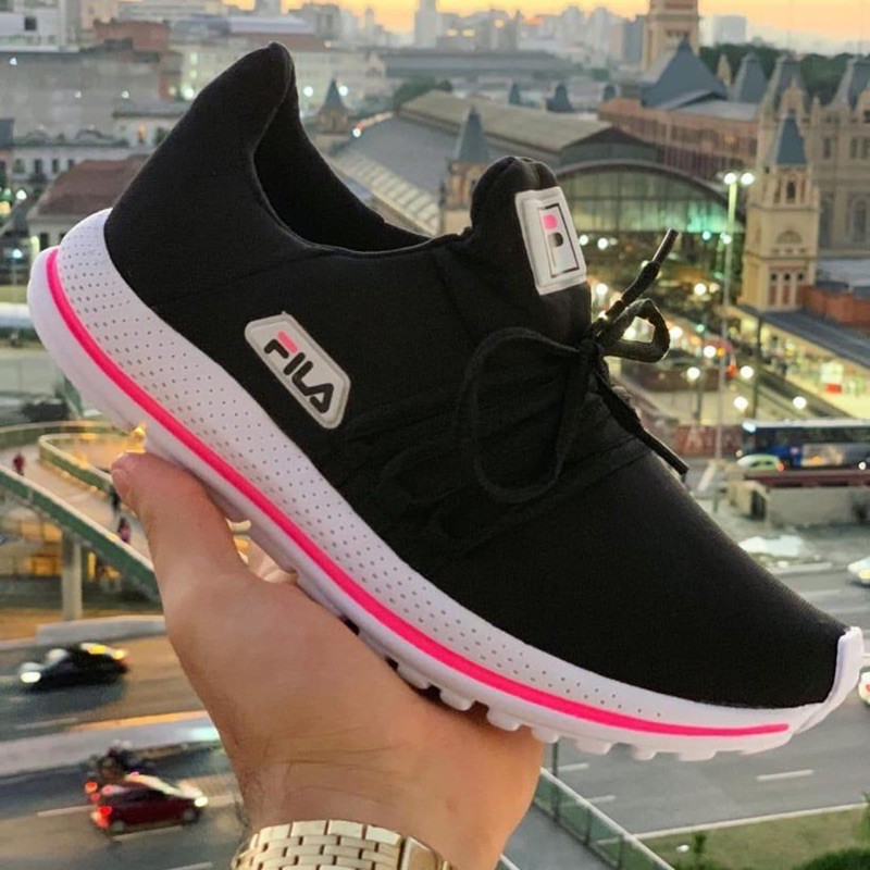 Tenis fila sale preto com rosa