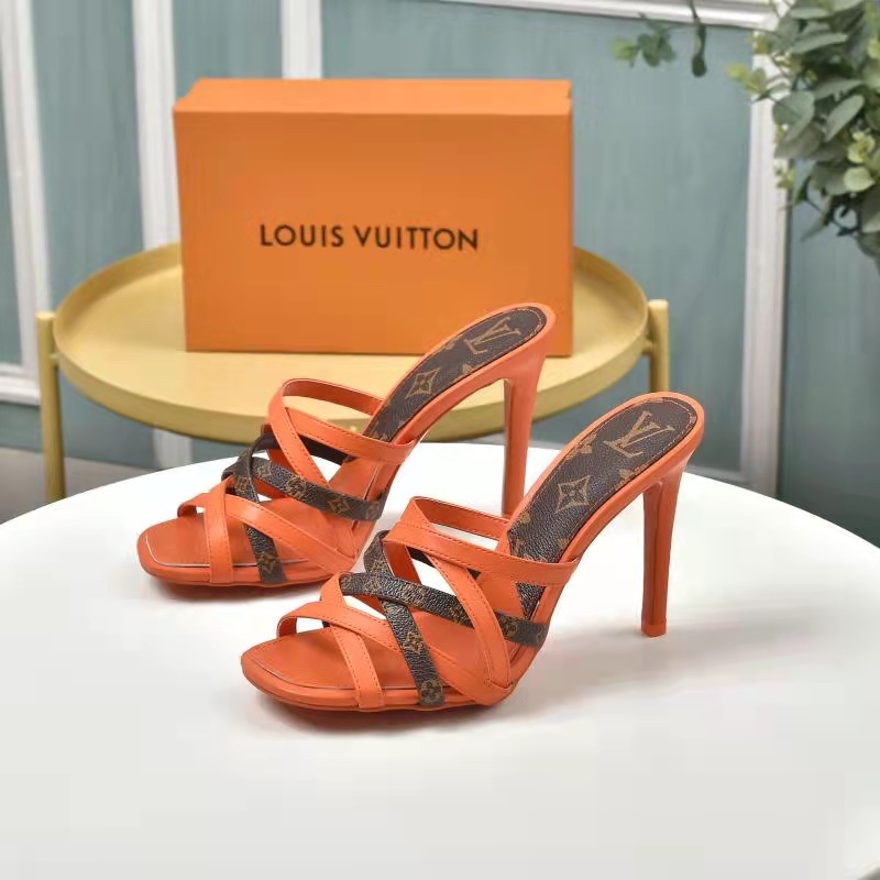 Preços baixos em Chinelo Feminino Louis Vuitton Sandálias de Couro Superior