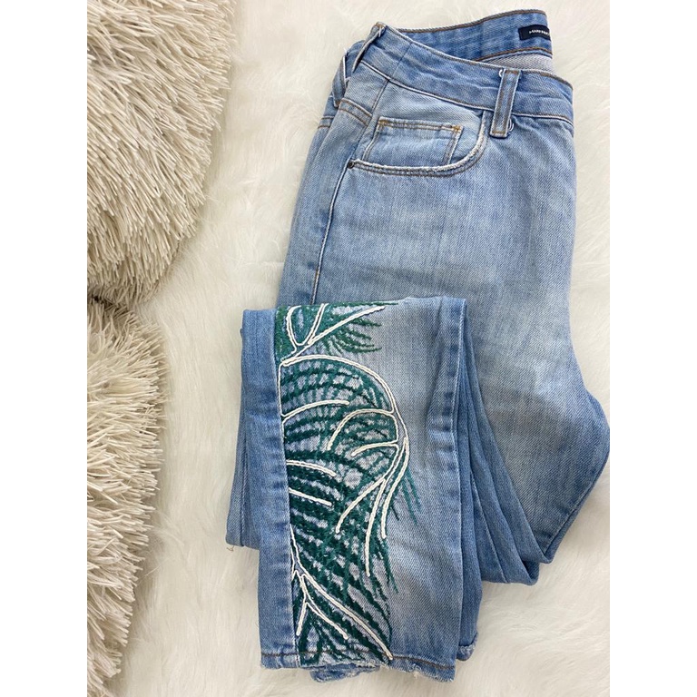 Calça jeans bordada com best sale flores renner